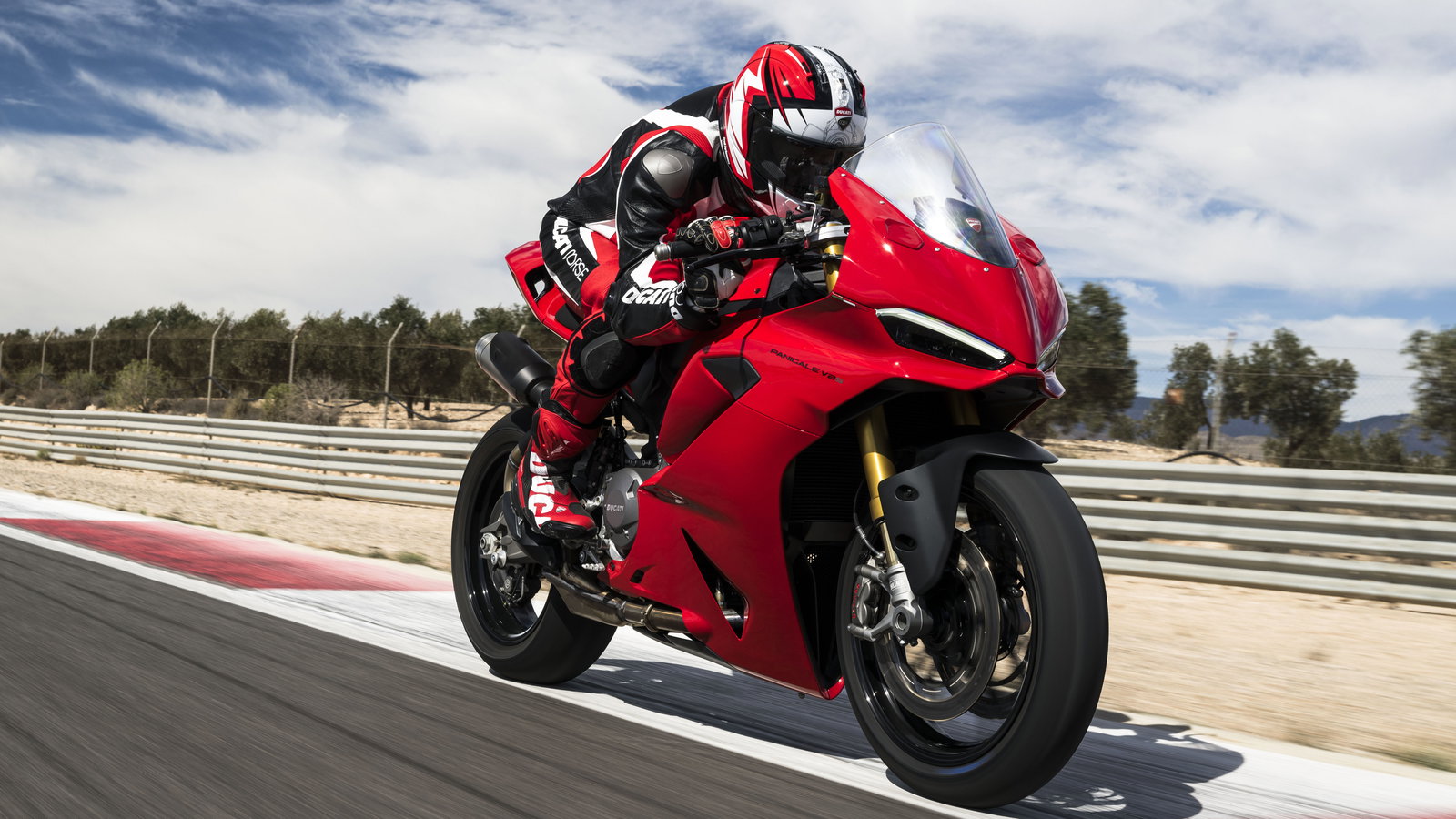 2025 Ducati Panigale V2 S - riding